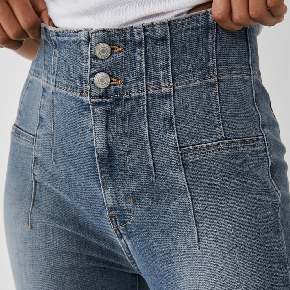 We The Free Jayde Super High-Rise Flare Jeans | Size 28 - Picture 3 of 10